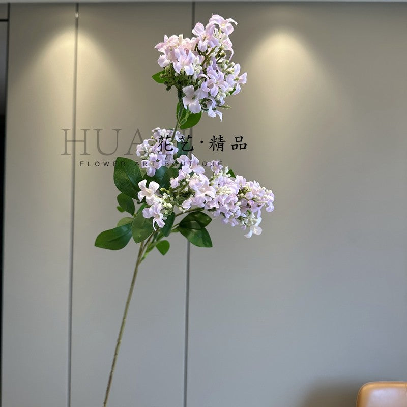 อลินดา ไลแล็ค พันลีเซียง ประดิษฐ์โบ