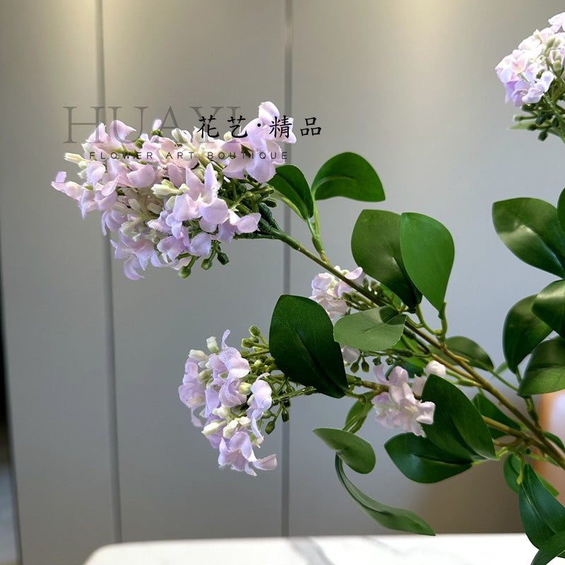 อลินดา ไลแล็ค พันลีเซียง ประดิษฐ์โบ